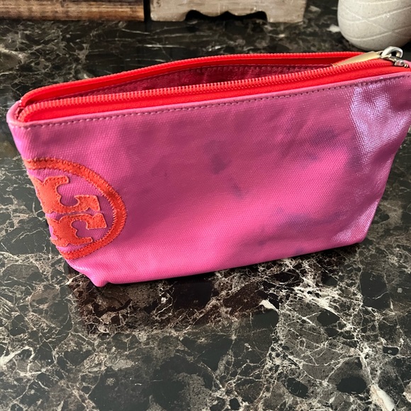 Tory Burch make up bag🩷 - Picture 1 of 4